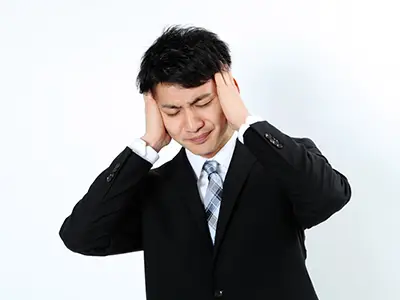 頭を抱える